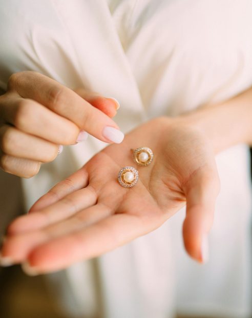 pexels-zvolskiy-1721937